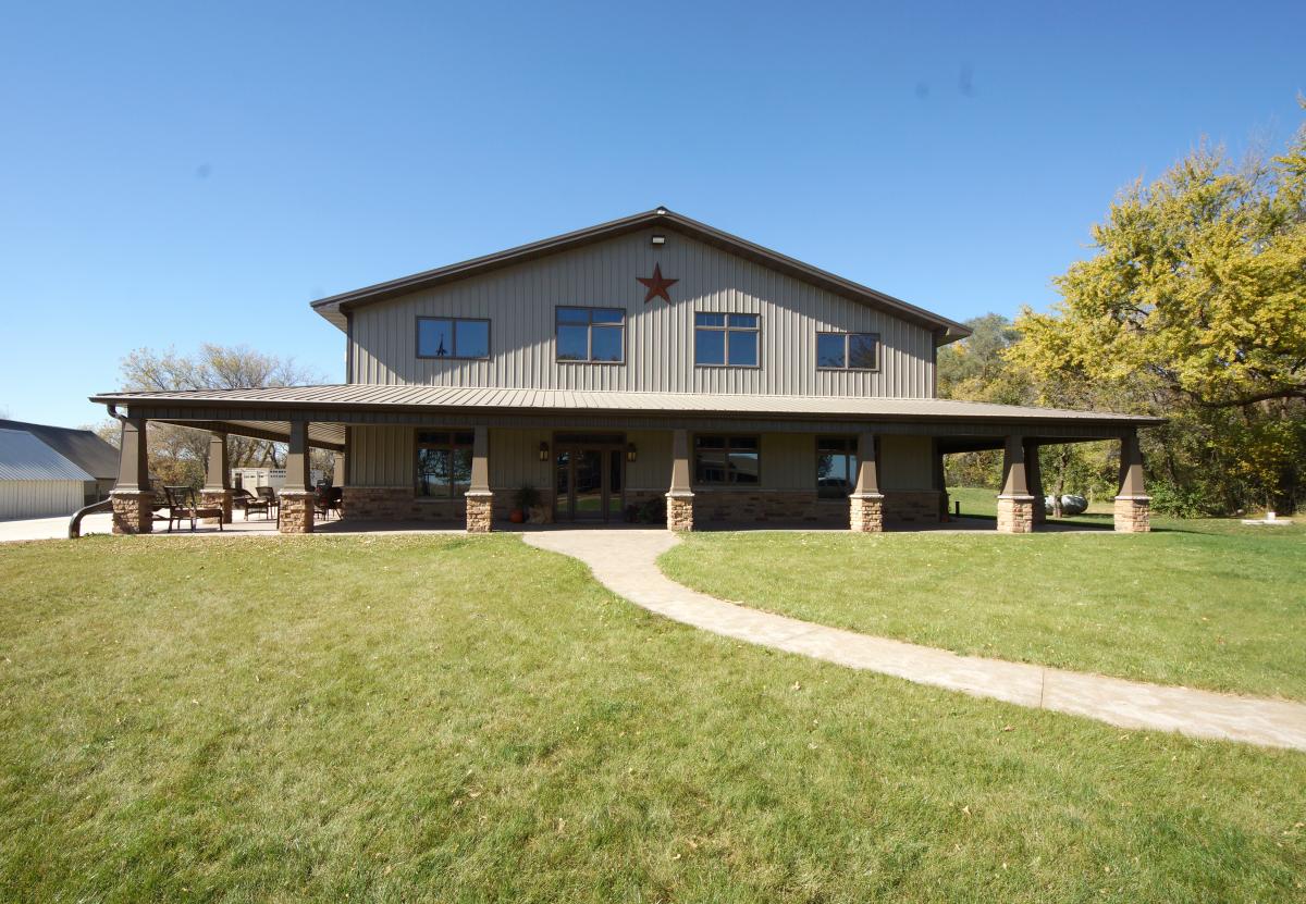 Family & Friends Exterior_2217